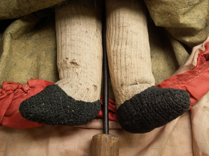 Particolare delle gambe prima del restauro